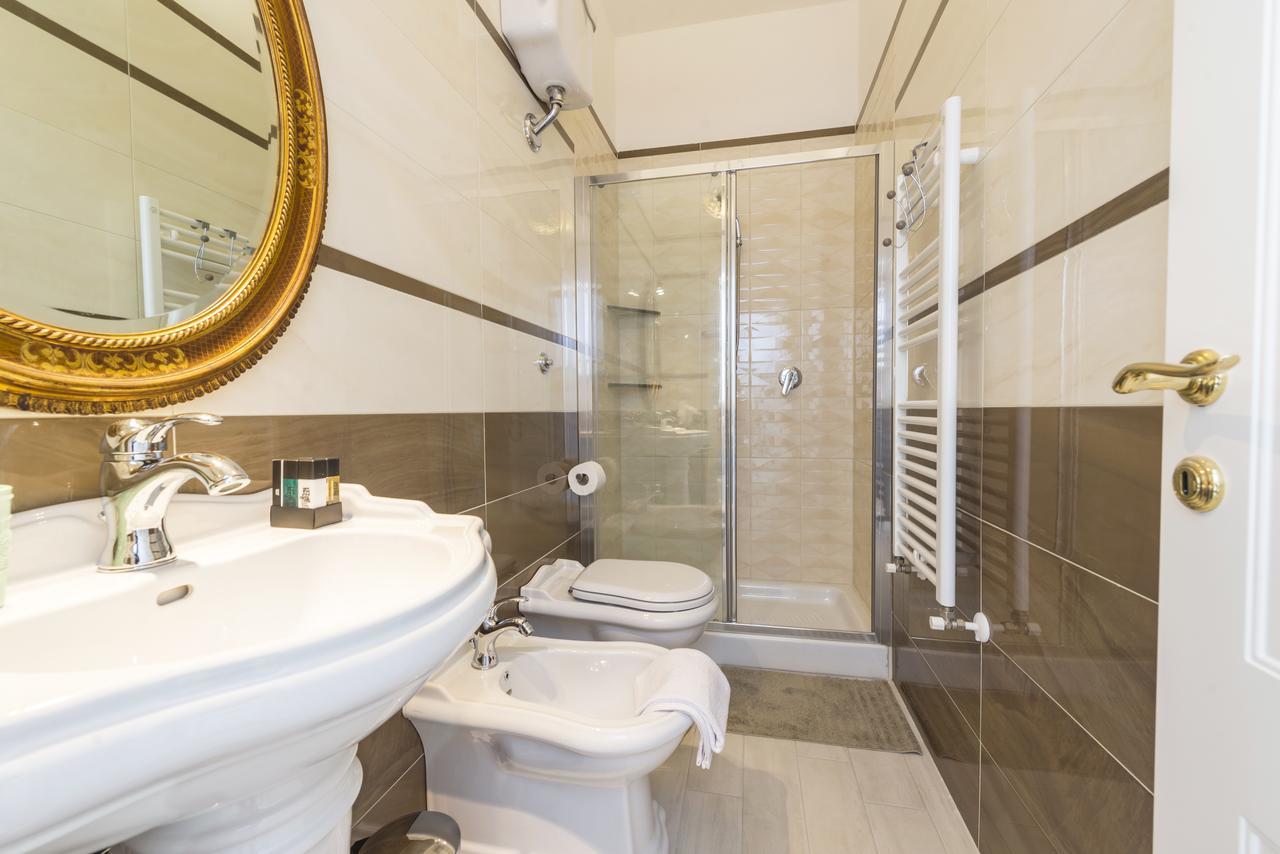 Double Room with Balcony,662771643:JPEG